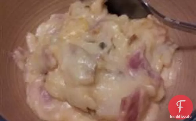 Abendessen mit Schinken, Käse und Kartoffeln