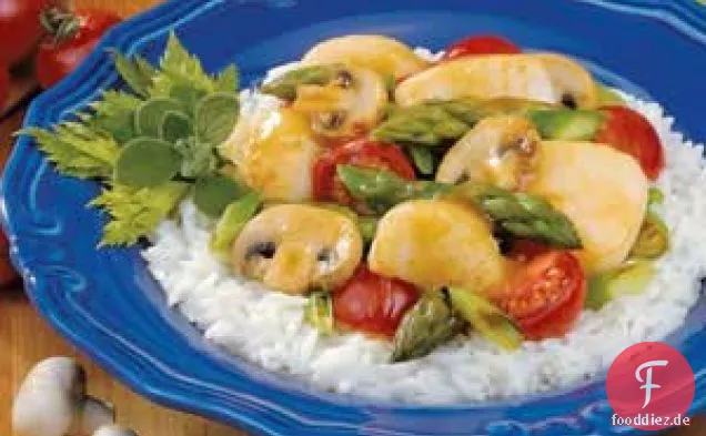 Gebratene Jakobsmuscheln und Spargel