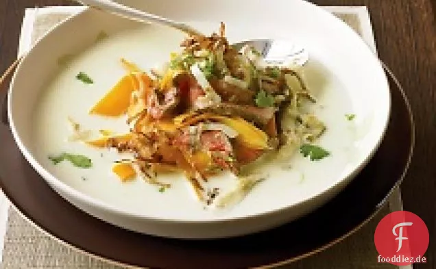 Rindfleisch-Kokosnuss-Suppe mit knusprigen Schalotten