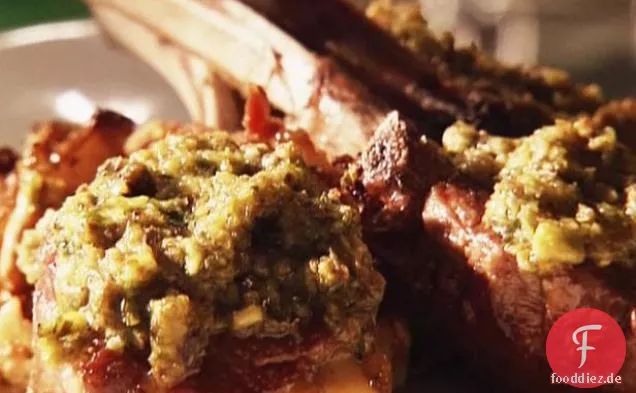 Gebratenes Lammkarree mit Pistazientapenade