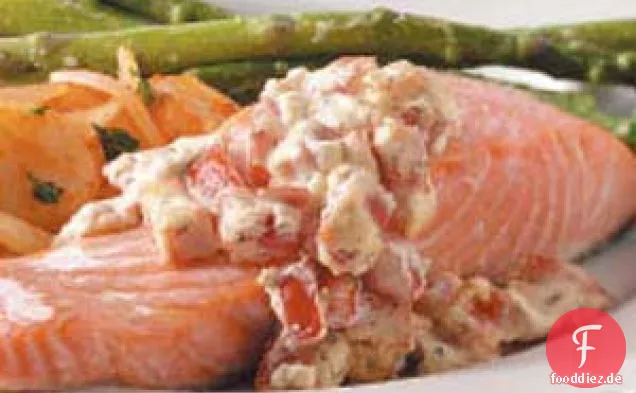 Lachs mit Tomaten-Dill-Sauce