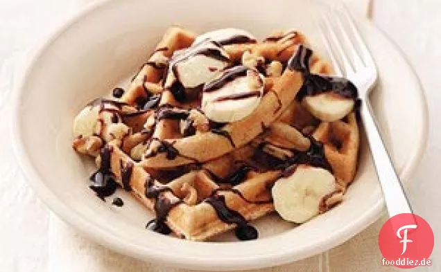 Belgische Waffeln mit Schokoladenstückchen und Banane