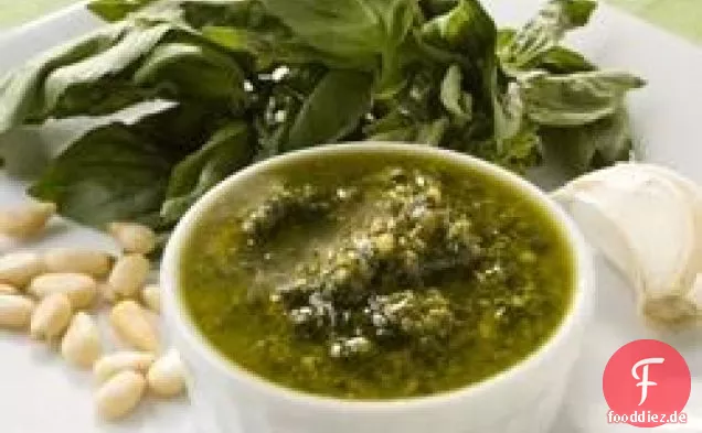 Einfaches Knoblauch-Basilikum-Pesto