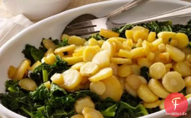 Ahornglasierte Pastinaken auf Grünkohl