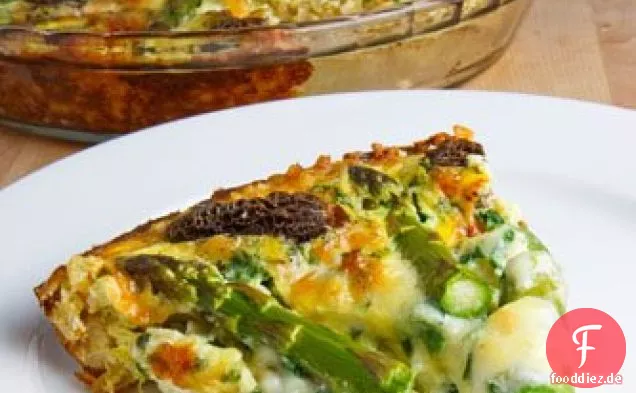 Spargel, Morchel und Rampenquiche mit brauner Reiskruste