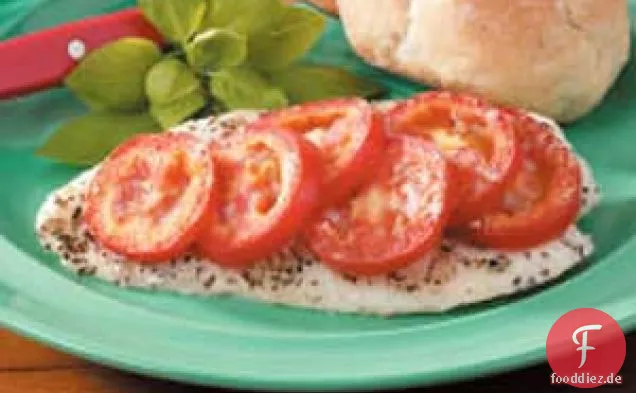 Gebackener Fisch mit Tomaten und Basilikum