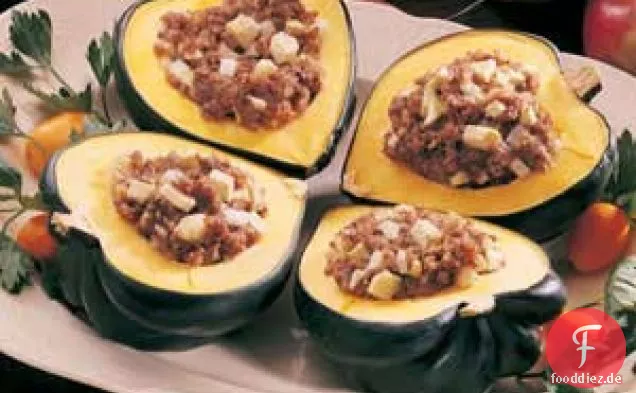 Gebackener Kürbis mit Wurst und Apfel