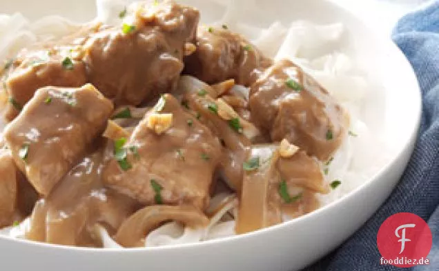 Schweinefleisch-Satay mit Reisnudeln