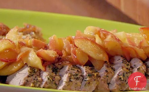 Uptown Pork Chops und Apfelsauce: Gebratene Schweinefilets mit überbackenen Äpfeln