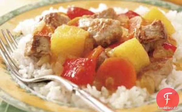 Gebratenes Schweinefleisch mit Ananas