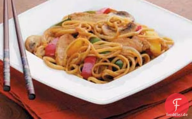 Gebratenes Lo Mein mit Pute