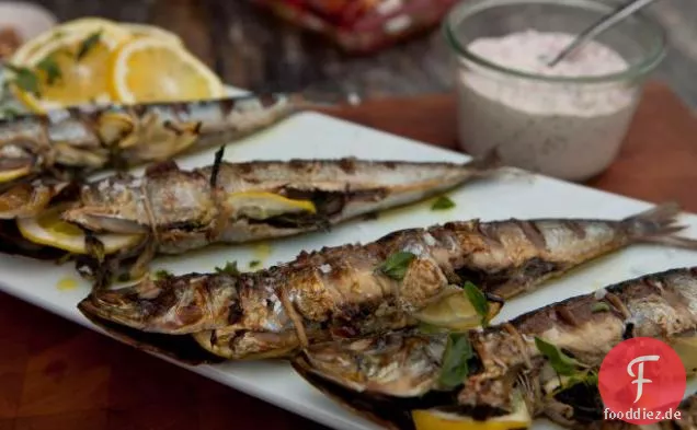 Mediterrane Sardinen mit Zitrone und Knoblauch