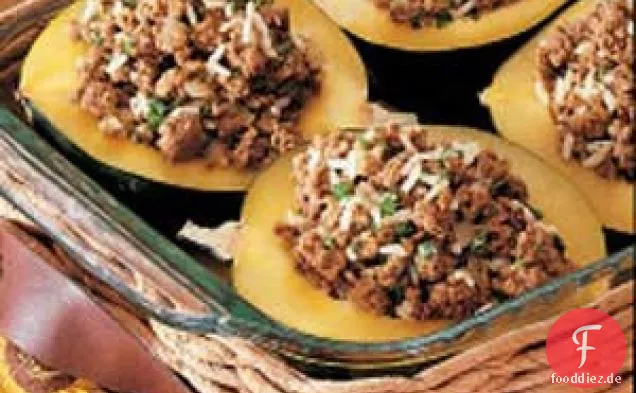 Mit Curry-Rindfleisch gefüllter Kürbis