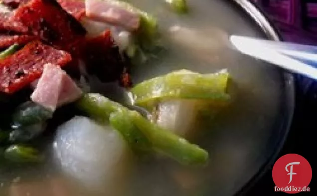 Cremige grüne Bohnensuppe