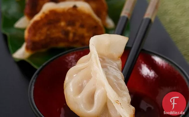 Pfanne gebratene Garnelen und Schweinefleisch Potsticker Rezept