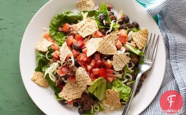 Rindfleisch-Taco-Salat mit stückigem Tomatendressing