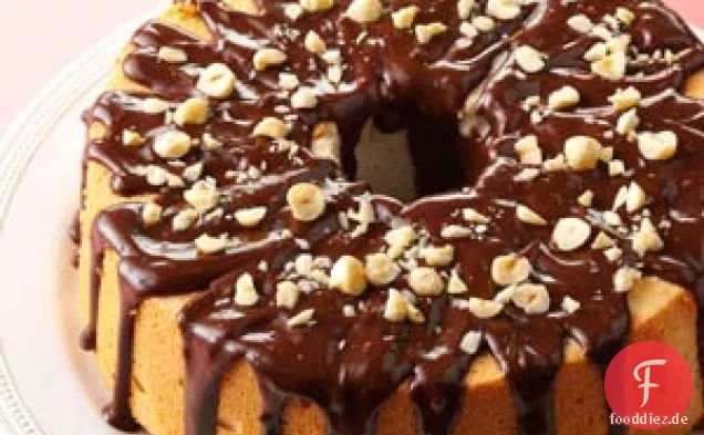 Angel Food Cake mit Mokka-Haselnuss-Glasur