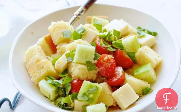 Maisbrot-Panzanella-Salat