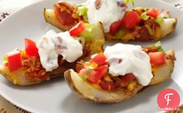 Gegrillte Kartoffelschalen mit cremigem Belag