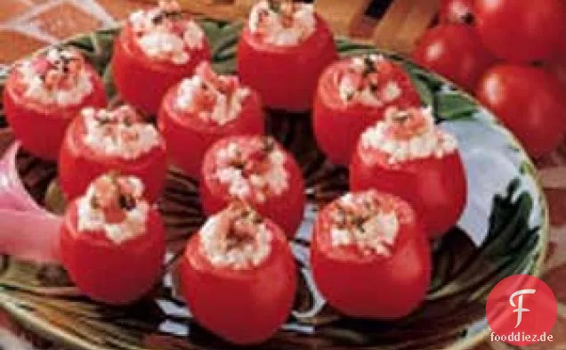 Mit Käse gefüllte Kirschtomaten