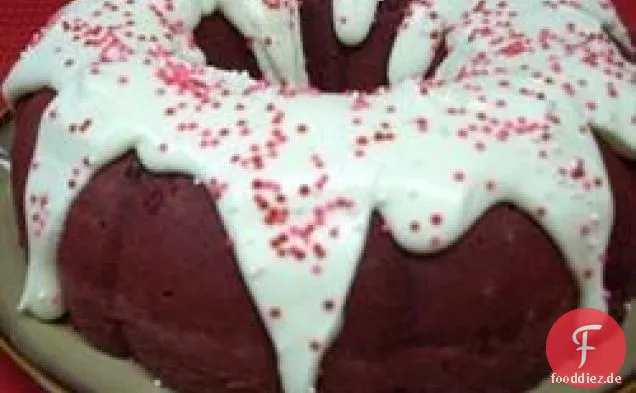 Red Velvet Bundt mit Frischkäseglasur
