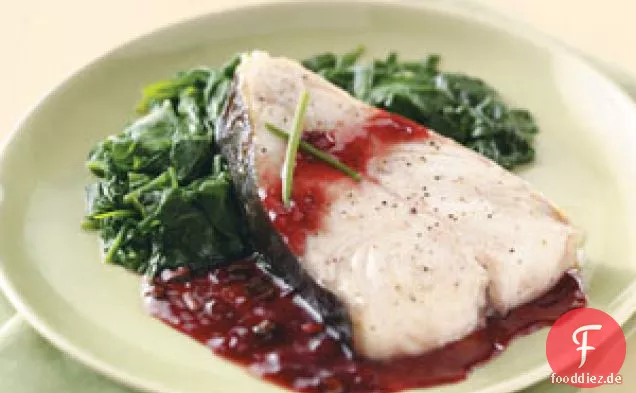 Gegrillte Heilbuttsteaks mit Himbeersauce
