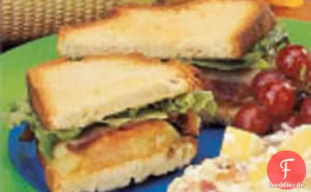 Sandwiches mit gebratenen grünen Tomaten