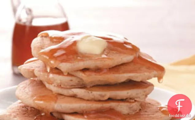Süße Apfelpfannkuchen mit Apfelsirup