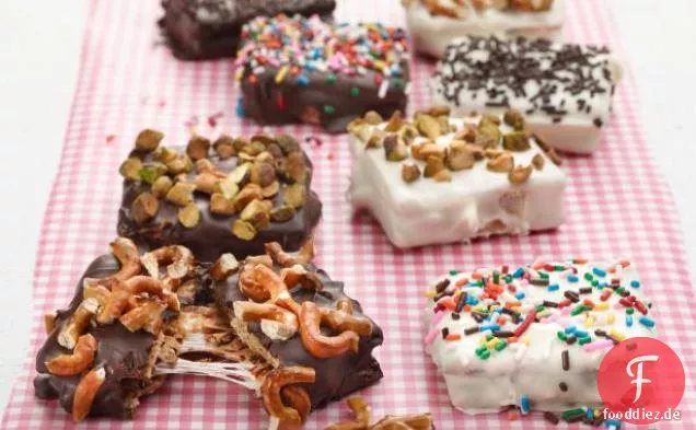 In Schokolade getauchte Erdnussbutter-S'mores