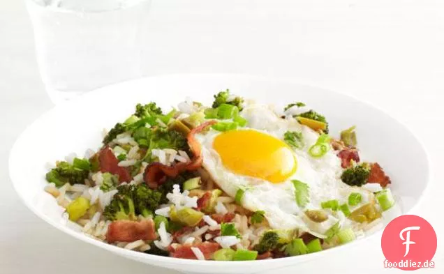 Reisschüssel mit Speck und Brokkoli