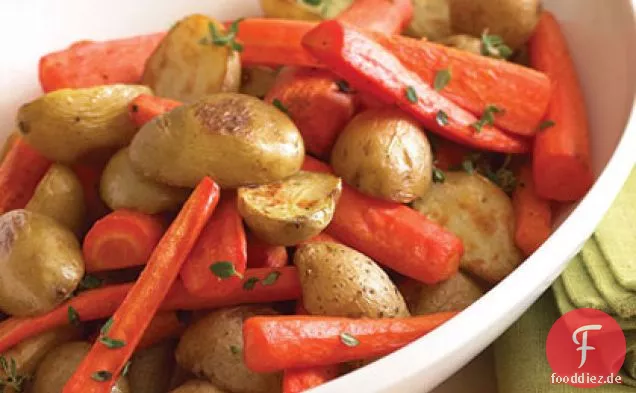 Ofen gebratene Kartoffeln und Karotten mit Thymian