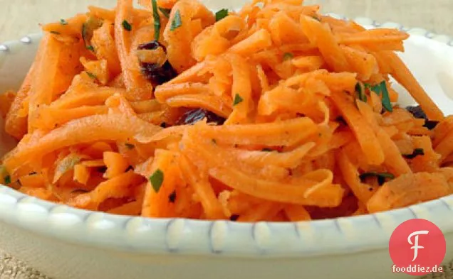 Geriebene Karotten mit Kreuzkümmel-Orangen-Dressing