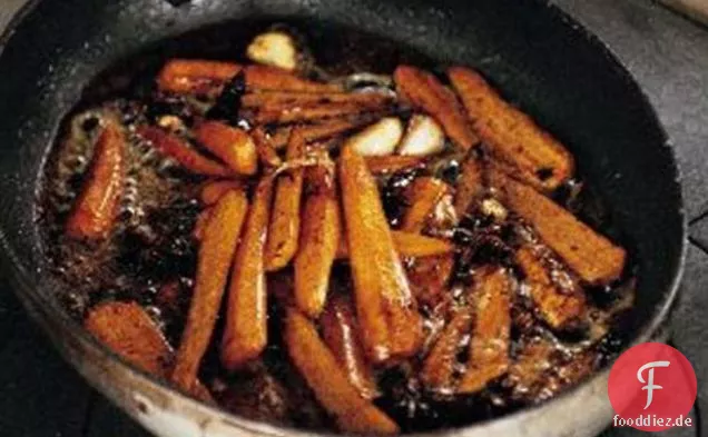 Karotten mit ganzen Knoblauchzehen & Sternanis