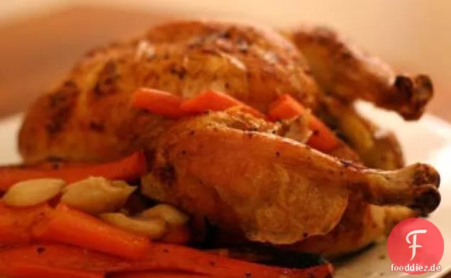 Gebratenes Huhn mit Karotten