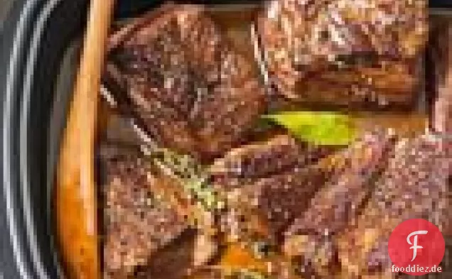 Geschmorte kurze Rippen mit Karotten
