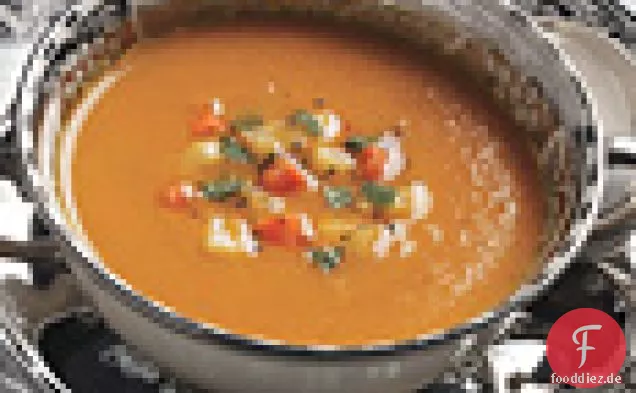 Gewürzte Karotten-Apfel-Suppe mit frischer Minze