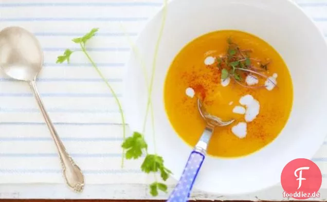 Karotten-Apfel-Suppe mit Kreuzkümmel und Koriander