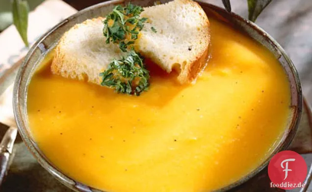 Karotten-und-Butternut-Kürbissuppe mit Petersilie-Croutons