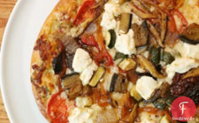 Vegetarische Pizza mit Waldpilzen und Pesto