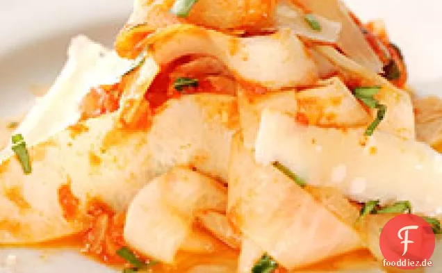 Daikon-Fettucine Mit Tomaten-basilikum-Sauce