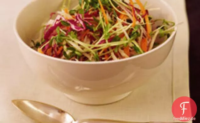 Knuspriger Sprossen-Daikon-Salat mit Minze
