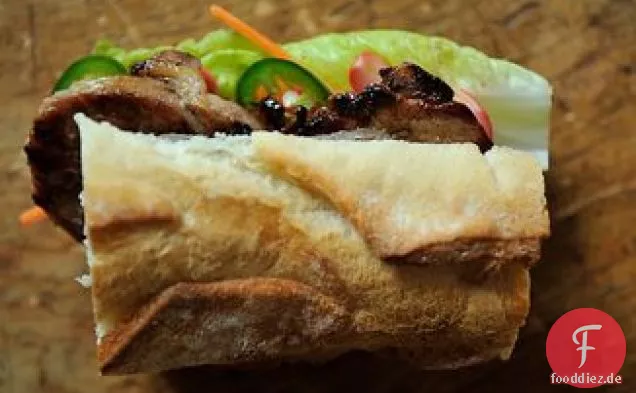 Karamellisiertes Schweinefleisch Bánh Mì