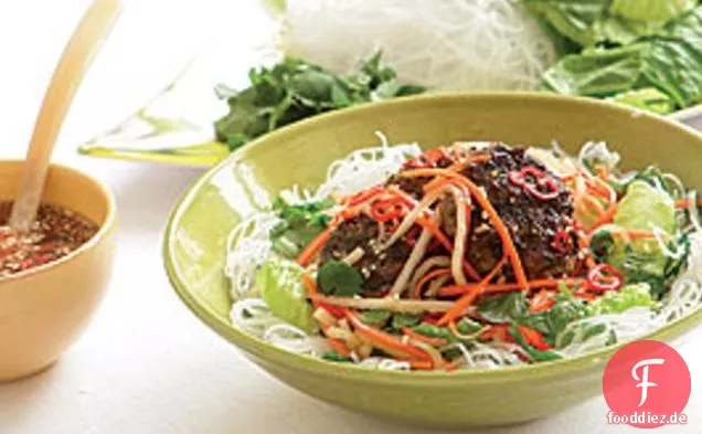 Vietnamesischer Nudelsalat mit Schweinefleischpasteten (bún Cha)