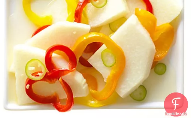 Eingelegte Jicama, Ingwer, Paprika und Sommer