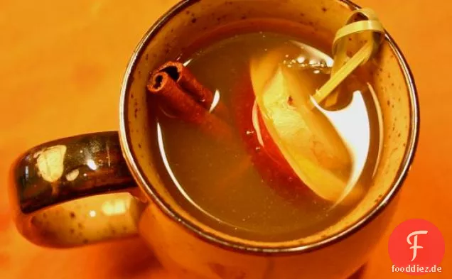 Heißer Apfel-Ingwer-Toddy Gerade Cocktails Und Spirituosen