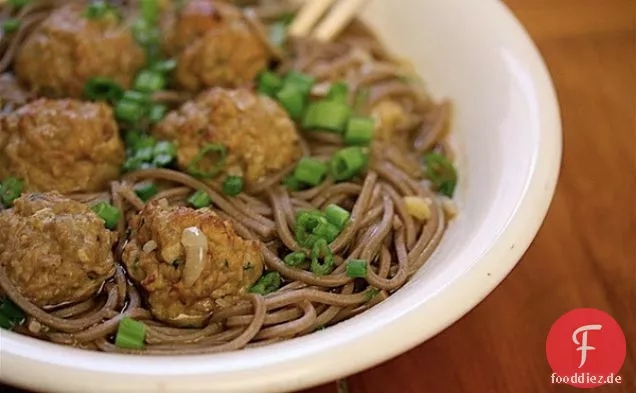 Bgsk Soba-Nudeln Mit Ingwer-Huhn Frikadellen