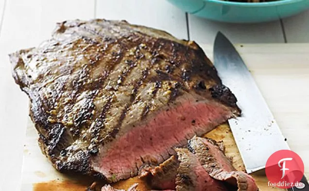 Gegrilltes Steak Meerrettich mit Pilz-Salat