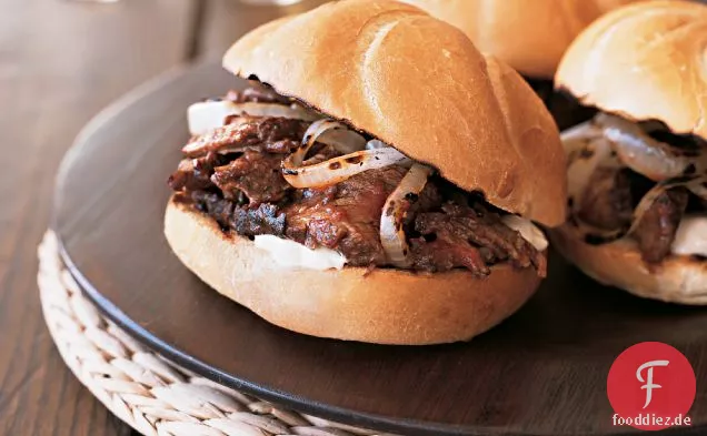 Short Rib-Sandwiches mit Meerrettich-Mayonnaise