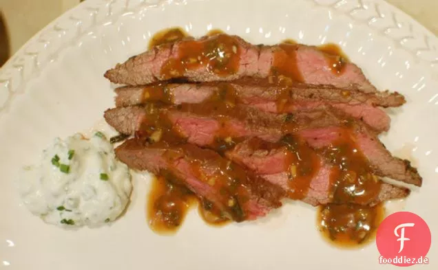 Gebratenes Rocksteak mit Meerrettich-Dip-Sauce