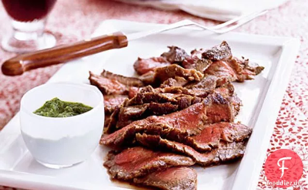 Kreuzkümmel-Pfeffer-Flankensteak mit Meerrettich Chimichurri